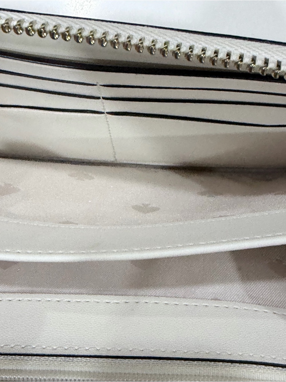 Kate Spade New York Staci Lily Blooms Large Continental Wallet. - Picture 6 of 11